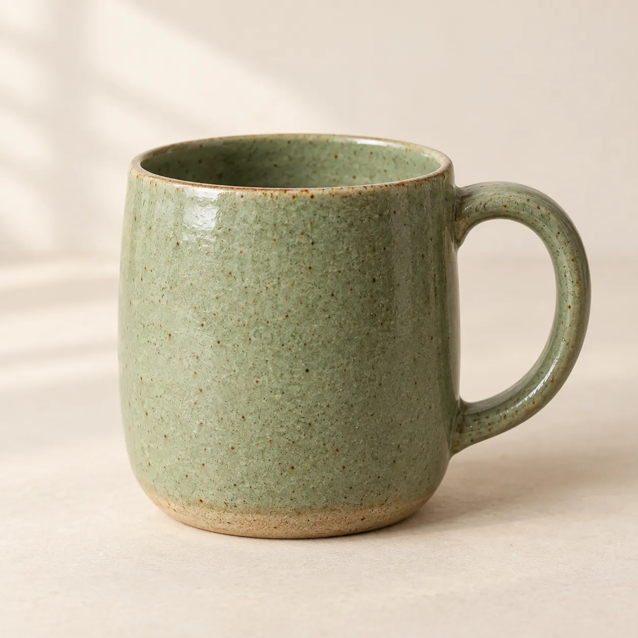 Taza de cerámica verde